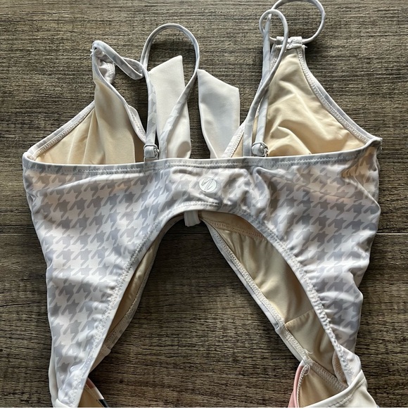 Nani Swimwear. Womens neutral color one piece swimsuit. Size medium. - Picture 7 of 14